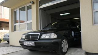 03.04.2014., Zadar – U Solarnom centru na Putu Murvice prezentirano je vozilo koje pokrece iskljucivo elektricna energija. Automobil su u cetiri mjeseca rada napravili ucenici Strukovne skole Vice Vlatkovica Valentino Raspovic, Andjelo Pastuovic i Toni 03.04.2014., Zadar – U Solarnom centru na Putu Murvice prezentirano je vozilo koje pokrece iskljucivo elektricna energija. Automobil su u cetiri mjeseca rada napravili ucenici Strukovne skole Vice Vlatkovica Valentino Raspovic, Andjelo Pastuovic i Toni