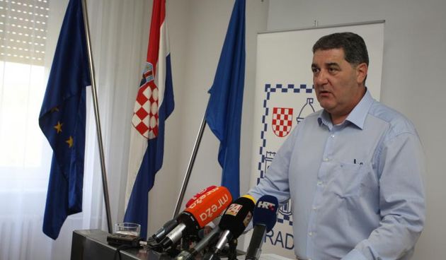 04.07.2013., Split – Gradonacelnik Ivo Baldasar sazvao je konferenciju za medije na temu ponude Amerikanaca za kupnju Hajduka. Presica je pobudila veliki interes medija. Photo: Ivo Cagalj/PIXSELL