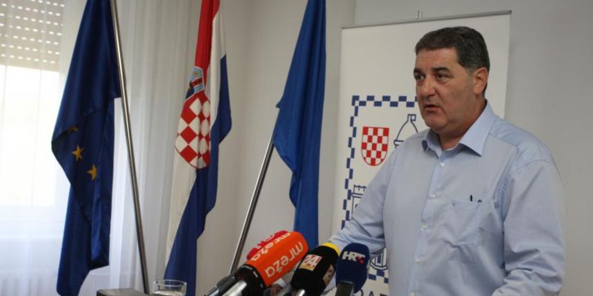 04.07.2013., Split – Gradonacelnik Ivo Baldasar sazvao je konferenciju za medije na temu ponude Amerikanaca za kupnju Hajduka. Presica je pobudila veliki interes medija. Photo: Ivo Cagalj/PIXSELL