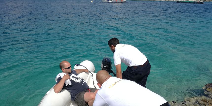 Kod Žirja potonula jedrilica, sa Hvara spašen ozlijeđeni turist