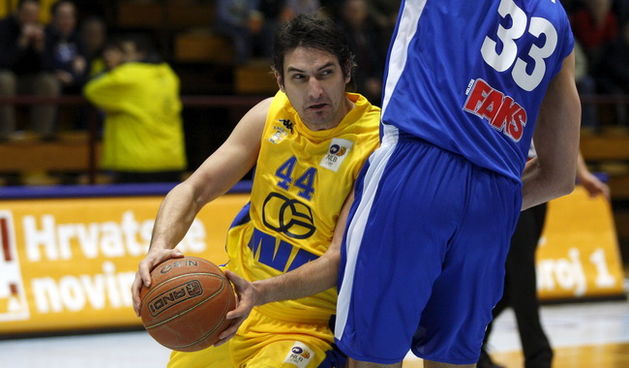 Zagreb, 130210. Dvorana Trnsko. Kosarkaska utakmica NLB lige. Zagreb CO i Siroki Brijeg. Na slici: Damir Mulaomerovic u akciji. Foto: Goran Mehkek  / CROPIX