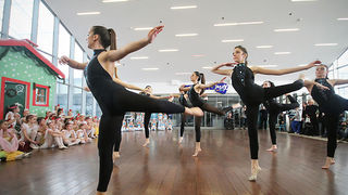 Plesna rapsodija Baletne udruge Pirueta (foto:Saša Čuka) Plesna rapsodija Baletne udruge Pirueta (foto:Saša Čuka)