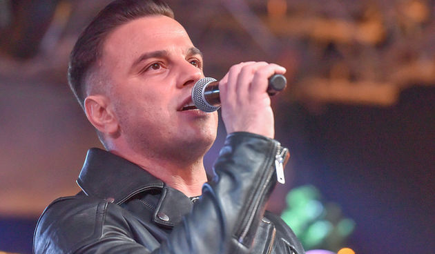 Deset tisuća posjetitelja uživalo u otvorenju Adventa u Zadru- koncertu Ivana Zaka i vatrometu