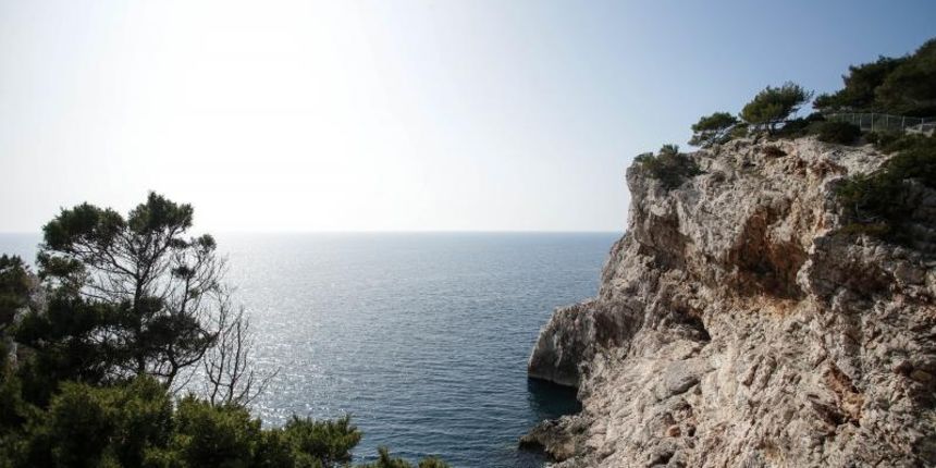 Dugi otok: đir uz klifove do lokalita Skrača u Parku prirode Telašćica Dugi otok: đir uz klifove do lokalita Skrača u Parku prirode Telašćica