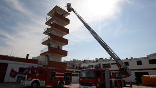 Zadar, 040511.
Povodom Dana vatrogasaca zadarski su vatrogasci izveli vjezbu gasenja pozara.
Na slici: detalj s vjezbe.
Foto: Vladimir Ivanov / Cropix