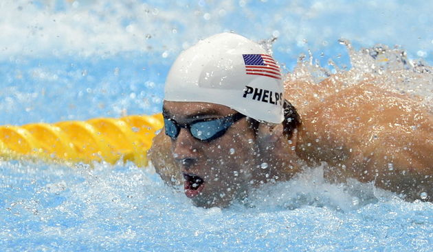 London, 020812.
Aquatics Centar.
Americki plivac Michael Phelps rekorder po osvojenim zlatnim medaljama u Pekingu te osvojenih najvise medalja na Olimpijskim Igrama tokom kvalifikacijske utrke 200 metara leptir tokom Olimpijskih Igra u Londonu.
Foto: Drag