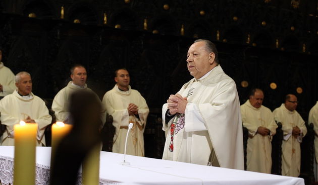 Zadar, 151112. 
U katedrali sv. Stosije u Zadru danas je odrzana misa i molitva za hrvatske generale Antu Gotovinu i Mladena Markaca, kojima ce 16. studenog biti izrecena pravomocna presuda u Haagu. Misa je molitva za sve generale i branitelje i zahvalnos