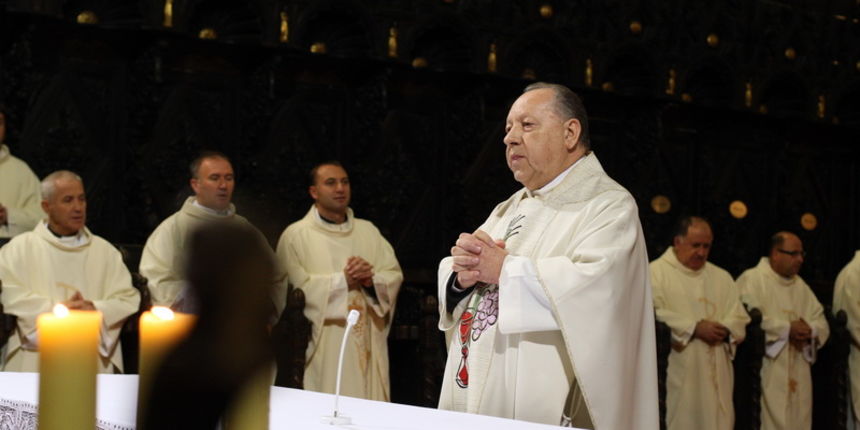 Zadar, 151112.
U katedrali sv. Stosije u Zadru danas je odrzana misa i molitva za hrvatske generale Antu Gotovinu i Mladena Markaca, kojima ce 16. studenog biti izrecena pravomocna presuda u Haagu. Misa je molitva za sve generale i branitelje i zahvalnos Zadar, 151112.
U katedrali sv. Stosije u Zadru danas je odrzana misa i molitva za hrvatske generale Antu Gotovinu i Mladena Markaca, kojima ce 16. studenog biti izrecena pravomocna presuda u Haagu. Misa je molitva za sve generale i branitelje i zahvalnos