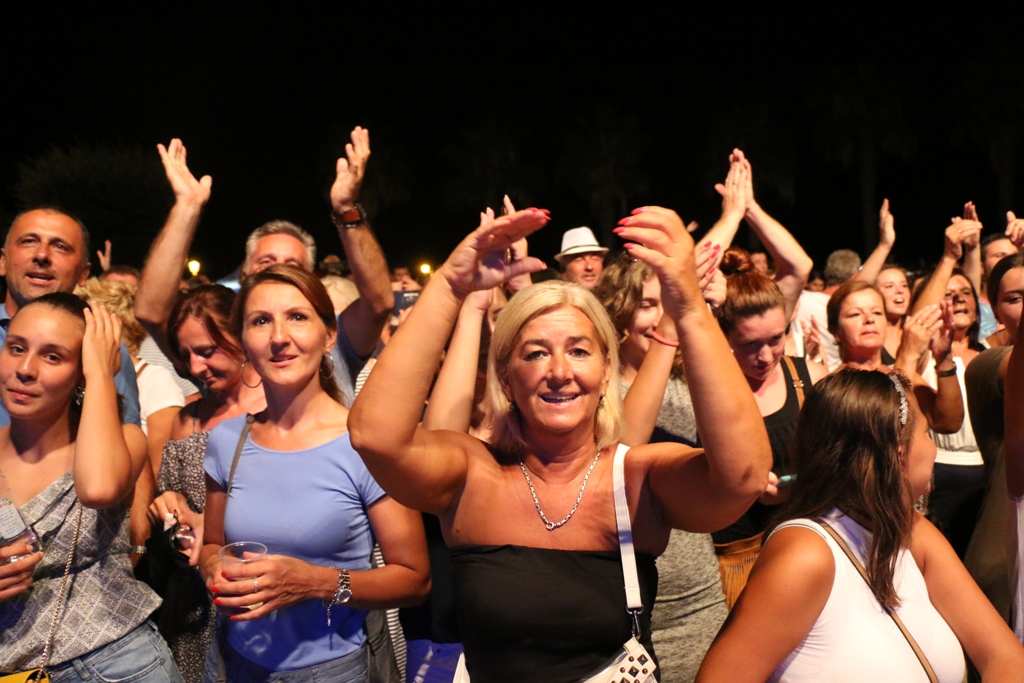 S Alenom Islamovićem po pljusku pjevalo šest tisuća Virana