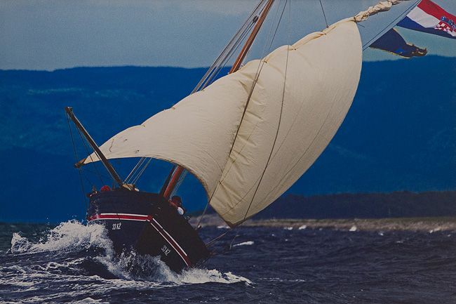U Muzeju antičkog stakla otvorena je izložba fotografija ”Rota palagruzona” autora Ive Pervana i predavanje ”Falkuša – od Palagruže do Atlantika” profesora Joška Božanića, foto: Leo Banić U Muzeju antičkog stakla otvorena je izložba fotografija ”Rota palagruzona” autora Ive Pervana i predavanje ”Falkuša – od Palagruže do Atlantika” profesora Joška Božanića, foto: Leo Banić