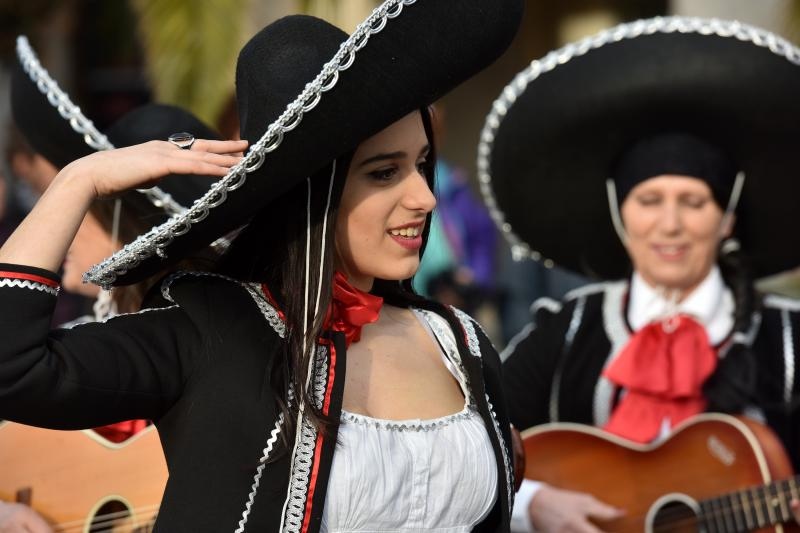 Karnevalska povorka krenula je s Branimirove obale prema Poluotoku. Photo: Dino Stanin/PIXSELL