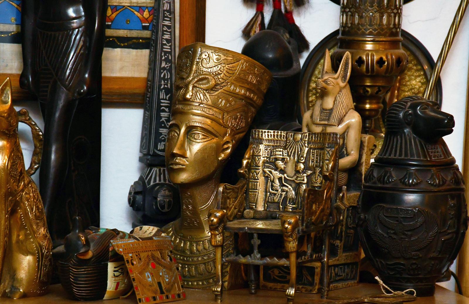 Brođanin Stanislav Hudi živi u kući koju je uredio u egipatskom stilu Brođanin Stanislav Hudi živi u kući koju je uredio u egipatskom stilu