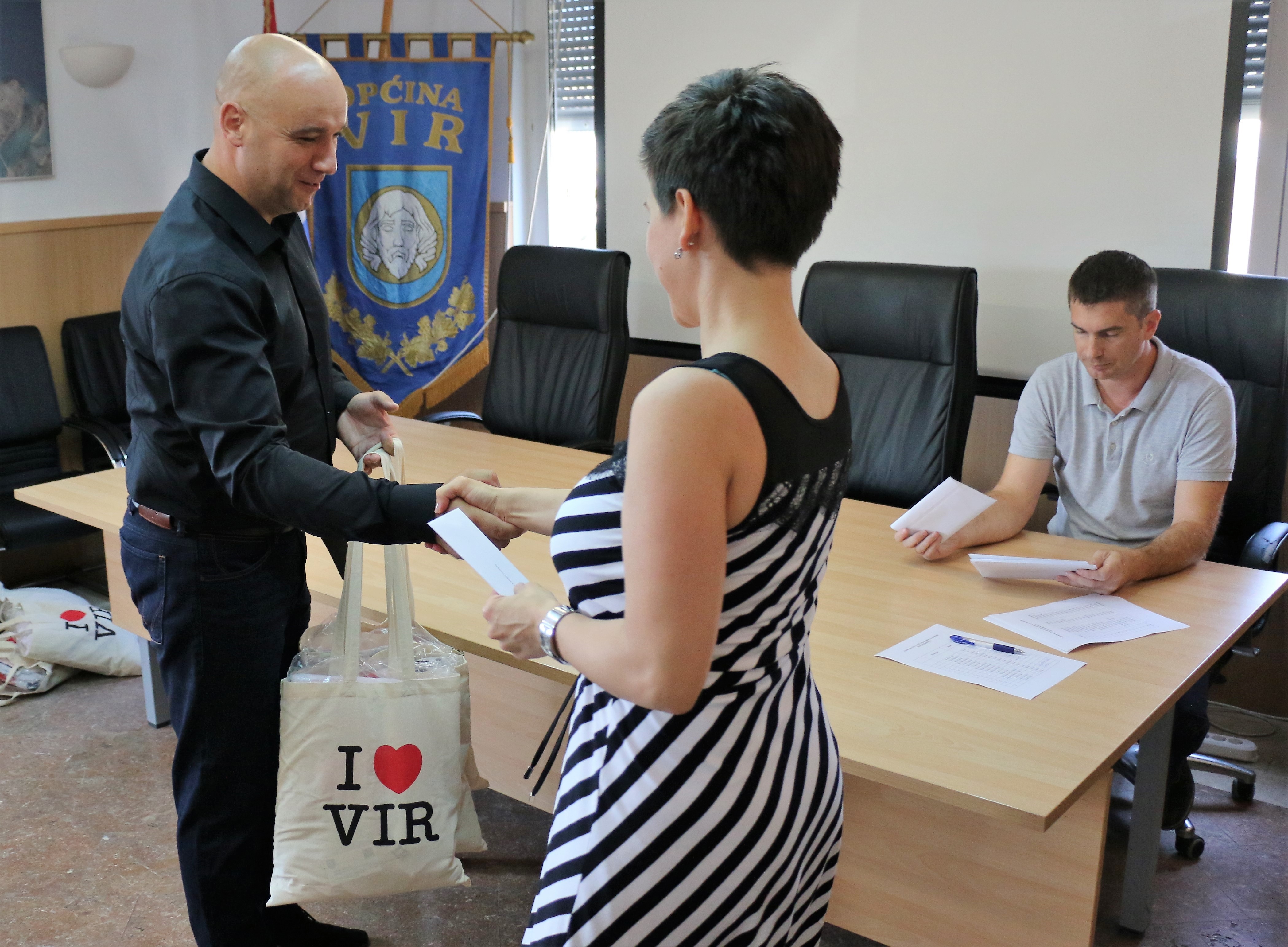 Vir: Dodjela potpore za opremu novorođenčadi Vir: Dodjela potpore za opremu novorođenčadi