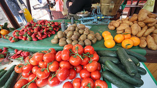 Đir po pijaci, 17. travnja 2012. (foto:Saša Čuka)