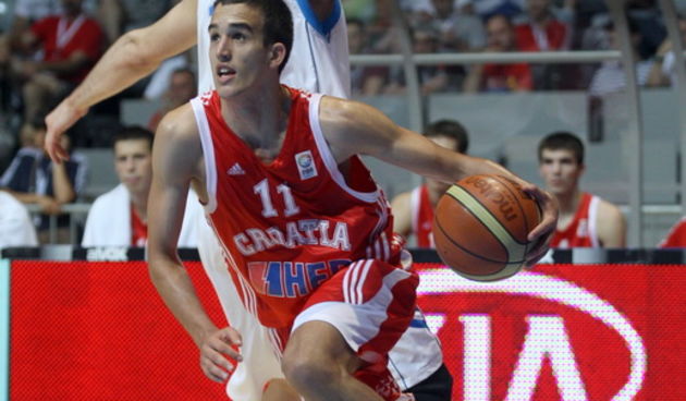 Zadar, 170710. Dvorana Kresimira Cosica na Visnjiku. Kosarkaska utakmica polufinala Prvenstva Europe do 20 godina izmedju Hrvatske i Grcke. Na fotografiji : Ivan Batur u napadu. Foto: Vladimir Ivanov / CROPIX