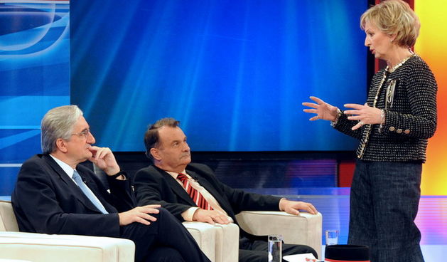 Zagreb, 221209. 
Prisavlje 13, studio HRT-a.
Suceljavanje predsjednickih kandidata.
Na slici: Miroslav Tudjman,  Slavko Vuksic, Hloverka Novak Srzic.
Foto: Damir Krajac / CROPIX