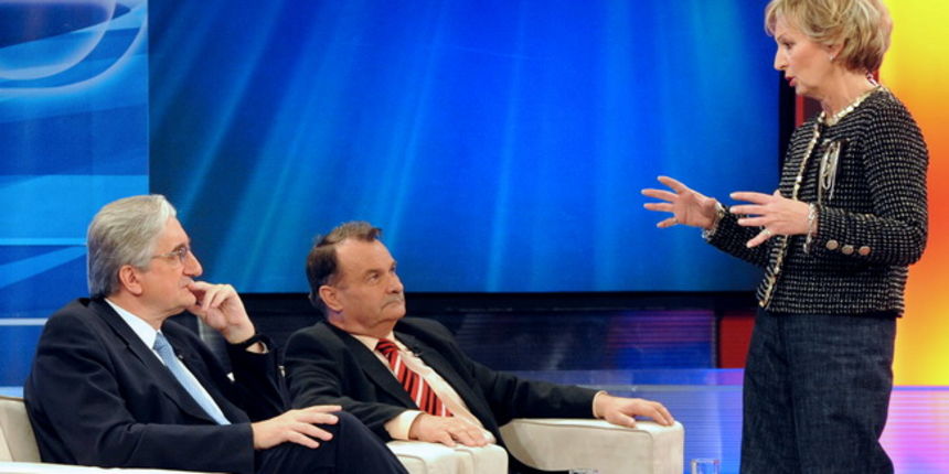 Zagreb, 221209.
Prisavlje 13, studio HRT-a.
Suceljavanje predsjednickih kandidata.
Na slici: Miroslav Tudjman, Slavko Vuksic, Hloverka Novak Srzic.
Foto: Damir Krajac / CROPIX Zagreb, 221209.
Prisavlje 13, studio HRT-a.
Suceljavanje predsjednickih kandidata.
Na slici: Miroslav Tudjman, Slavko Vuksic, Hloverka Novak Srzic.
Foto: Damir Krajac / CROPIX