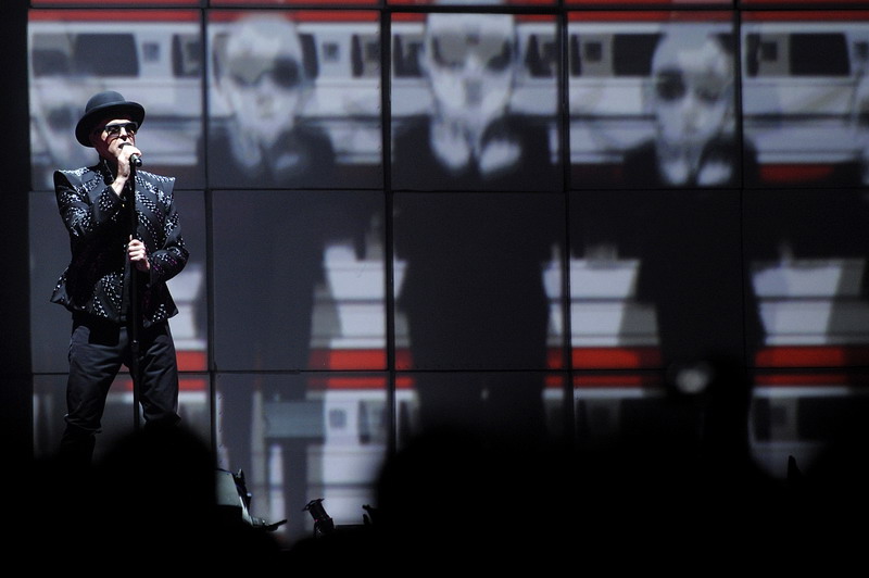 U KC Drazen Petrovic odrzan koncert legendarne grupe Pet Shop Boys. Na slici: Pet Shop Boys. Foto: Sime Sokota / CROPIX