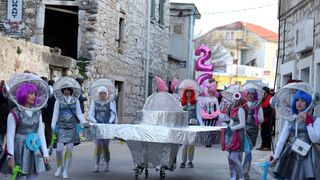 Murter: Maškarana povorka Velike Bake