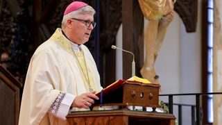 Nadbiskup Milan Zgrablić predvodio misu zadušnicu za Papu Franju Nadbiskup Milan Zgrablić predvodio misu zadušnicu za Papu Franju