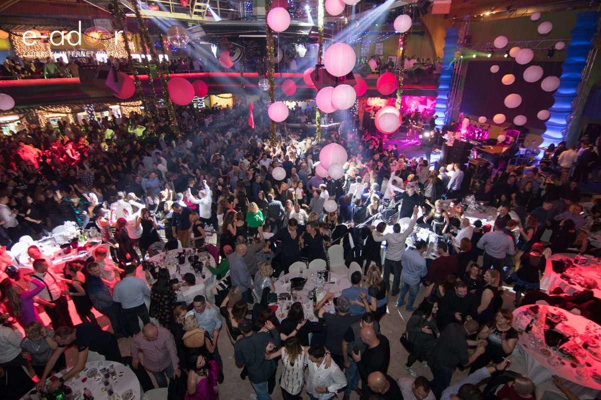 Ludnica u Saturnusu: Najbolji doček u svemiru i šire Ludnica u Saturnusu: Najbolji doček u svemiru i šire