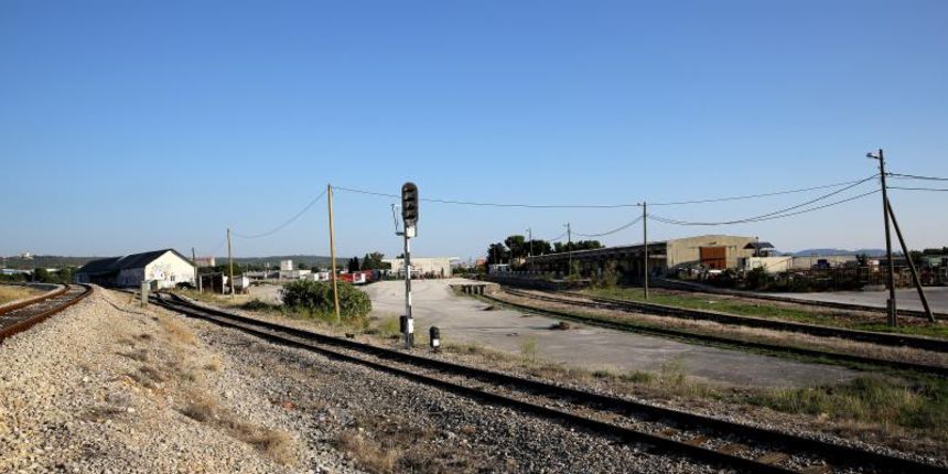 03.10.2013., Zadar – Luka Gazenica i stara zeljeznicka pruga cekaju bolje dane koji bi trebali doci uskoro. Photo: Filip Brala/PIXSELL Autor  Filip Brala/PIXSELL KLJUČNE RIJEČI  zeljeznica, zeljeznicka pruga, luka Gazenica, obnova