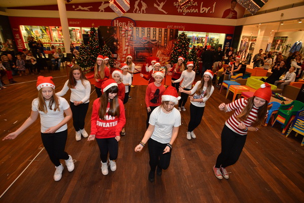 Sveti Nikola u Supernova centru 6. prosinca 2016.  Foto: Iva Perinčić