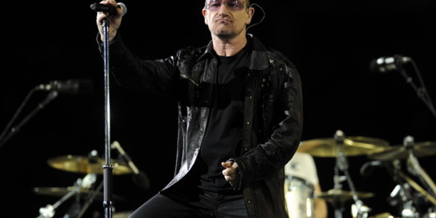 Zagreb, 090809.
Maksimirski stadion.
Koncert irske rock grupe U2 koja po prvi puta gostuje u Hrvatskoj na ovogodisnjoj turneji 360 tour.
Na slici: pjevac grupe Bono Vox, gitarist Edge, basist Adam Clayton i bubnjar Larry Mullen Jr.
Foto: Drago Sopta / CRO