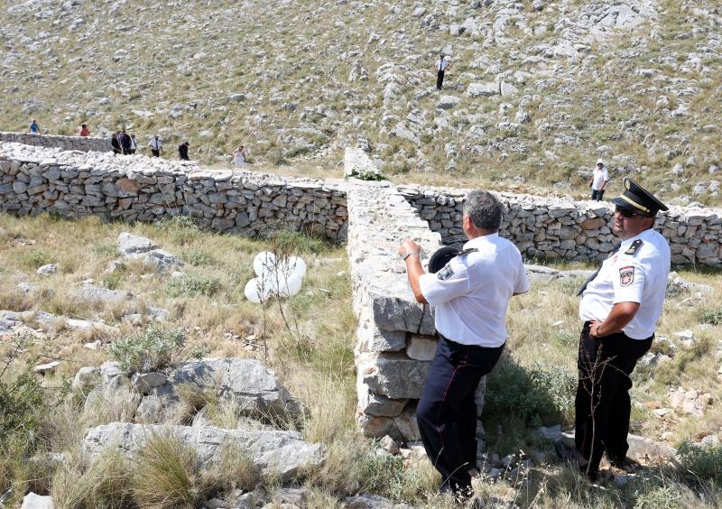 30.08.2015., Kornati – Na otoku Kornatu obiljezena je 8. obljetnica stradanja 12 vatrogasaca iz Sibenika, Vodica i Tisnog. Photo: Dusko Jaramaz/PIXSELL 30.08.2015., Kornati – Na otoku Kornatu obiljezena je 8. obljetnica stradanja 12 vatrogasaca iz Sibenika, Vodica i Tisnog. Photo: Dusko Jaramaz/PIXSELL