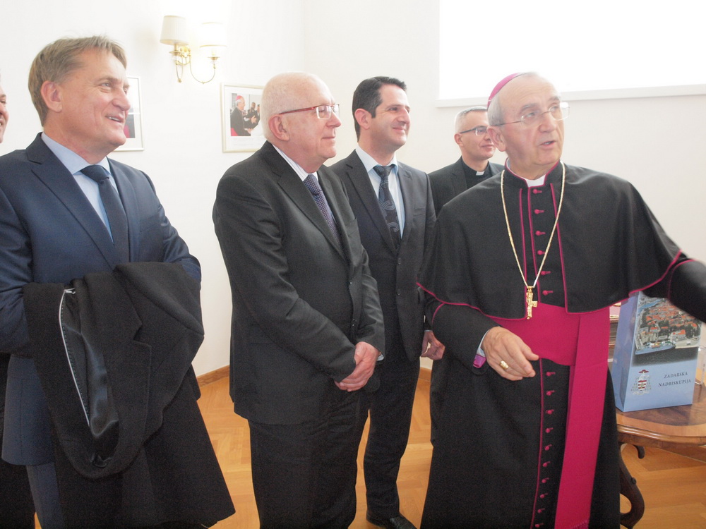Nadbiskup Puljić primio Kalmetu i Zrilića sa suradnicima Nadbiskup Puljić primio Kalmetu i Zrilića sa suradnicima