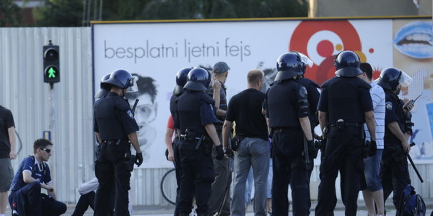 Zagreb, 250709.
Prva Hrvatska nogometna liga, 1.kolo Dinamo protiv Istre 1961.
Na slici: tucnjava BBB, policija sprijecila veci sukob navijaca.
Foto: Drago Sopta / CROPIX