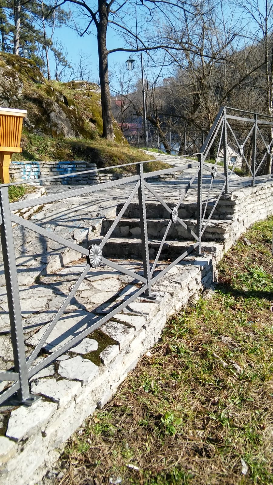 Prijepodne u Cazinu, Kostelski buk i posjet tvrđavi Ostrožac