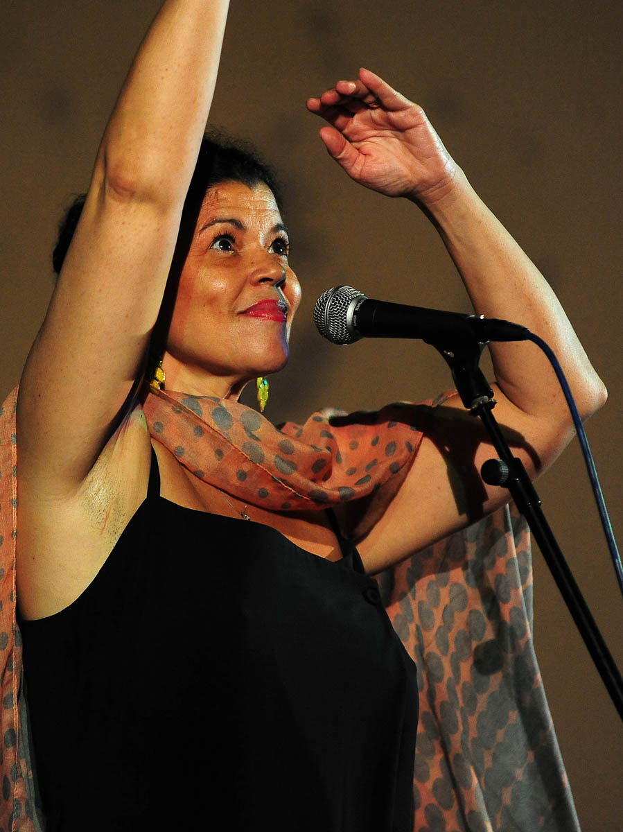 Zadar, 26.07.2013. snimio: Nenad Marčev
bossa nova
CATIA WERNECK QUARTET (BRA-FR)
CATIA WERNECK – vocal
VINCENT BIDAL – piano
LUKMIL PEREZ HERRERA – drums
RENATO ŠVORINIĆ – bass giuitar
Dvorište Providurove palače Zadar, 26.07.2013. snimio: Nenad Marčev
bossa nova
CATIA WERNECK QUARTET (BRA-FR)
CATIA WERNECK – vocal
VINCENT BIDAL – piano
LUKMIL PEREZ HERRERA – drums
RENATO ŠVORINIĆ – bass giuitar
Dvorište Providurove palače