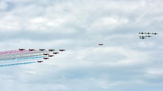 Krila Oluje i Red Arrows preletjeli iznad zadarskog kanala