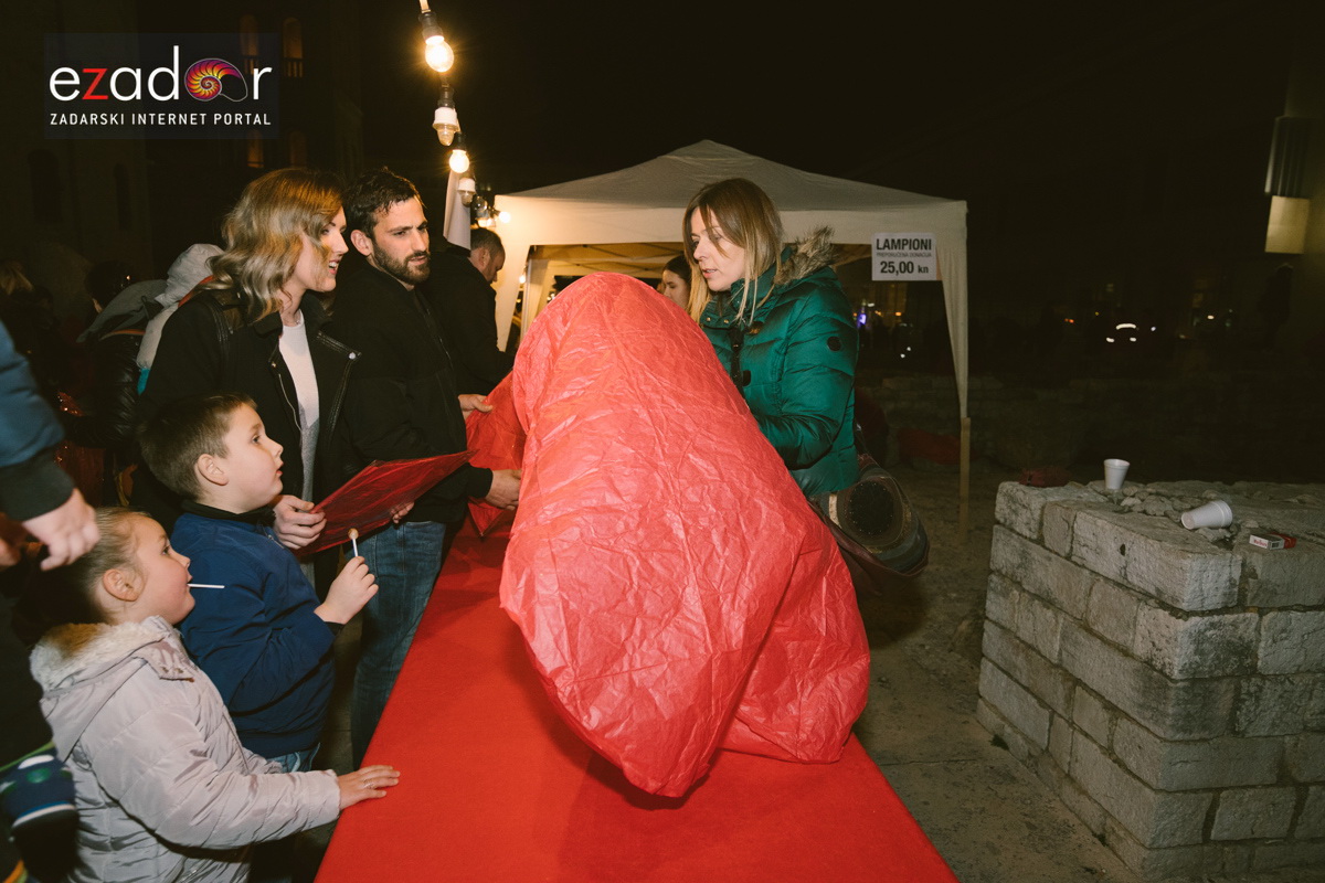 Humanitarni svjetlosni spektakl “Zaželi ljubav 2018.” @ Forum
