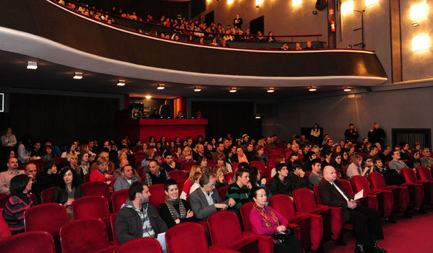 Zadar, 27.2.2012. snimio: Nenad Marčev
Stop – udaraljkaši!
Slovenski tokalni projekt – SToP
Th. de Mey, S. Das, H. Fujii, V. Globokar, improvizacija
Nastupili: Barbara Kresnik, Matevž Bajde, Damir Korošec,
Franci Krevh, Tomaž Lojen, Davor Plamber