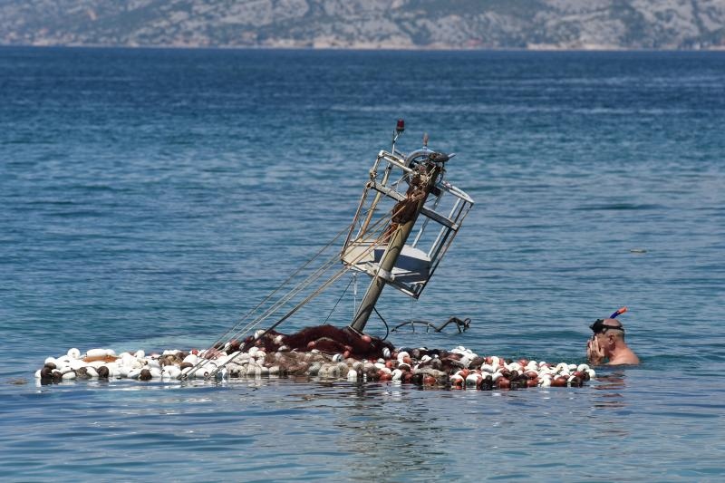 Ražančani saniraju štete nakon orkanske bure. Photo: Dino Stanin/PIXSELL