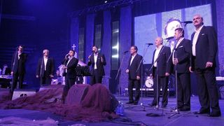 Tomislav Bralić i klape Intrade sinoć su održali koncert u prepunoj Spaladium areni u Splitu, foto: Tino Jurić/ PIXSELL Tomislav Bralić i klape Intrade sinoć su održali koncert u prepunoj Spaladium areni u Splitu, foto: Tino Jurić/ PIXSELL