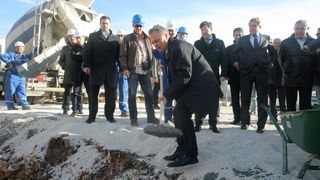 U ulici Ive Masine (Mjesni odbor Crvene kuce) gradonacelnik Bozidar Kalmeta sa suradnicima polozio je kamen temeljac. Time je svecano obiljezeni pocetak gradnje socijalnih stanova po modelu programa POS. Photo: Dino Stanin/PIXSELL