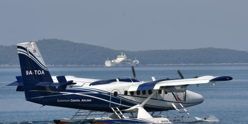 Zadar – Nakon 101 godinu opet je poletio hidroavion iz zadarske luke. Na promotivnom letu European Coastal Airlines iz Tankerkomercove marine u gradu, vlasniku tvrtke i pokretacu projekta hidroavinskih jadranskih veza Klausu Dieteru Martinu pridruzio se i