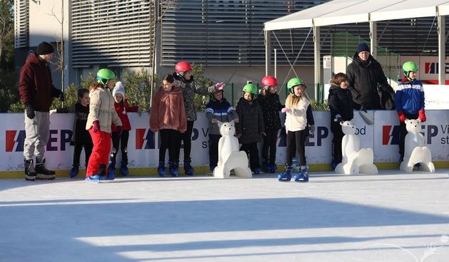 FOTO: Podijeljene diplome polaznicima škole klizanja na Višnjiku
