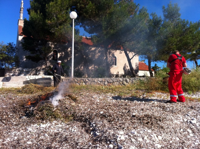 Premuda: Akcija čišćenja plaže “Zad crikve”, Foto: Ivana, Eva, Mia i Lea