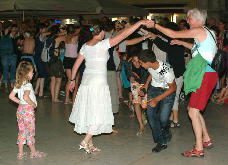 Pet Tambura na Narodnom trgu