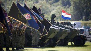 Knin, 050811.
Podizanjem zastave na Kninskoj tvrdjavi i postrojavanjem vojnih snaga na nogometnom igralistu obiljezena je 16. obljetnica VRO Oluja, Dan pobjede i domovinske zahvalnosti i Dan hrvatskih branitelja.
Foto: Ante Cizmic / CROPIX Knin, 050811.
Podizanjem zastave na Kninskoj tvrdjavi i postrojavanjem vojnih snaga na nogometnom igralistu obiljezena je 16. obljetnica VRO Oluja, Dan pobjede i domovinske zahvalnosti i Dan hrvatskih branitelja.
Foto: Ante Cizmic / CROPIX