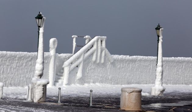 Zaleđeno more i čudesne ledene skulpture na senjskoj rivi