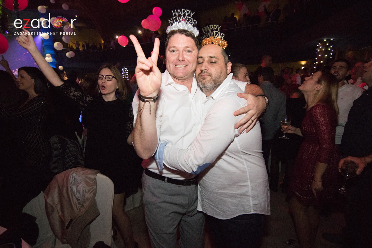 Ludnica u Saturnusu: Najbolji doček u svemiru i šire Ludnica u Saturnusu: Najbolji doček u svemiru i šire