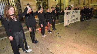 Klub studenata Antifijaka organizirao mirni prosvijed ispred Županijskog suda u Zadru