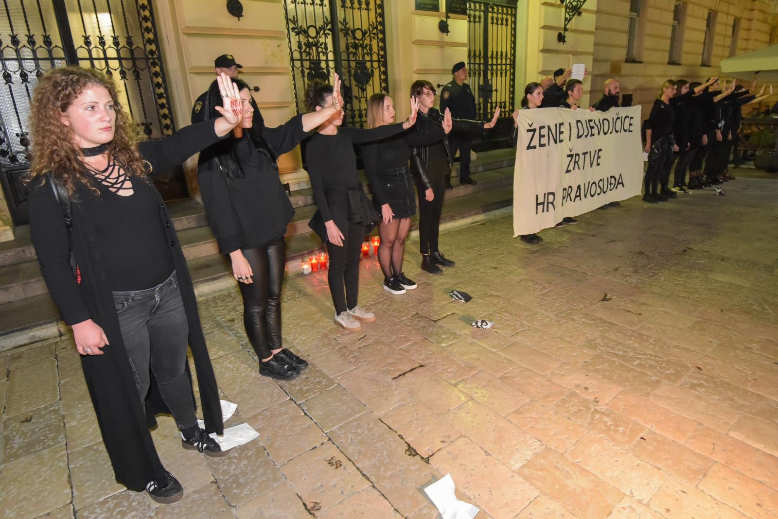 Klub studenata Antifijaka organizirao mirni prosvijed ispred Županijskog suda u Zadru