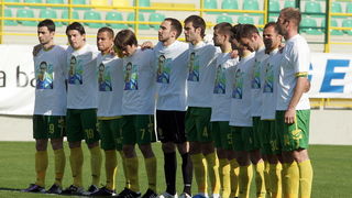 Pula,020411.
Prva HNL na stadionu Aldo Dorsina u Puli izmedju NK Istra 1961 i NK Zadar.
 Prva utakmica Igora Pamica otkako je ponovo trener Istre. Na fotografiji: Povodom godisnjice smrti Hrvoja Custica igraci su na teren izisli sa majicama na kojima je o