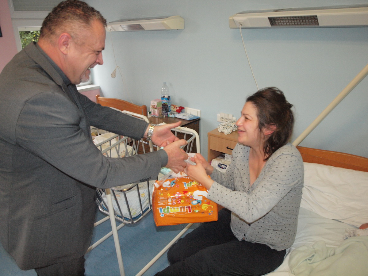 Caritas darivao majke u rodilištu povodom Dana života